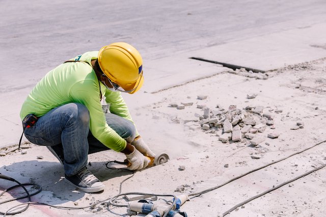 When to Call the Professionals for Emergency Concrete Services
